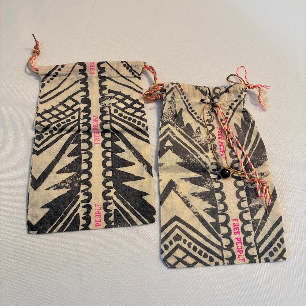 Free People Jewelry Storage Travel Bag Drawstring Pouch Ivory Gray Set of 2
